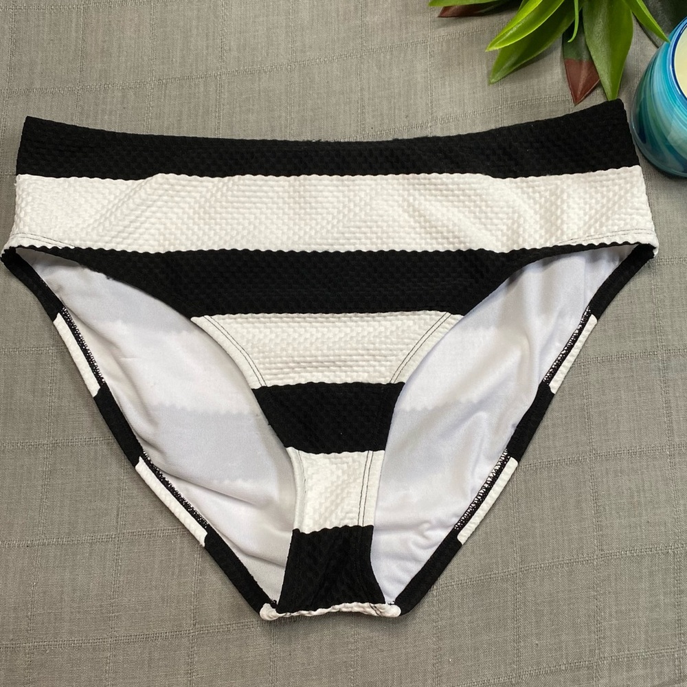 Gibson Latimer Black & White Wide-Stripe Bikini Bottom